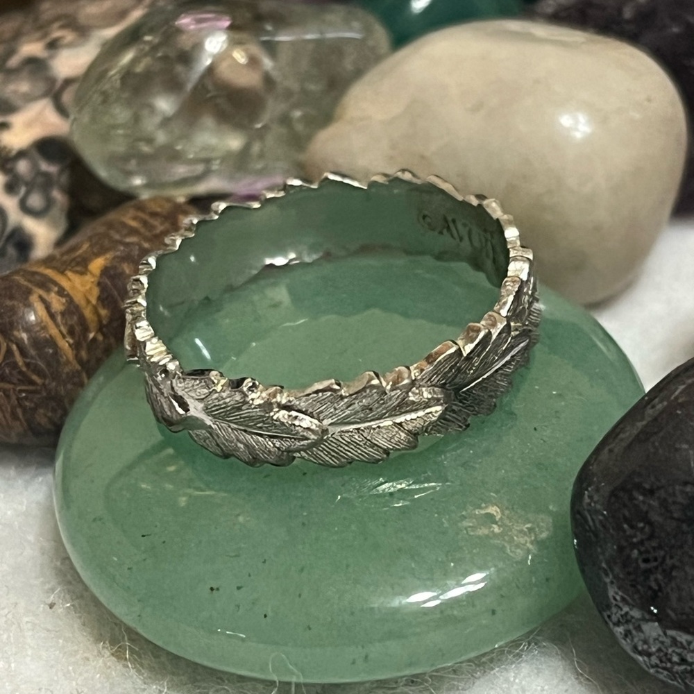 1979 Avon Laurel Leaf Ring - Picture 3 of 12